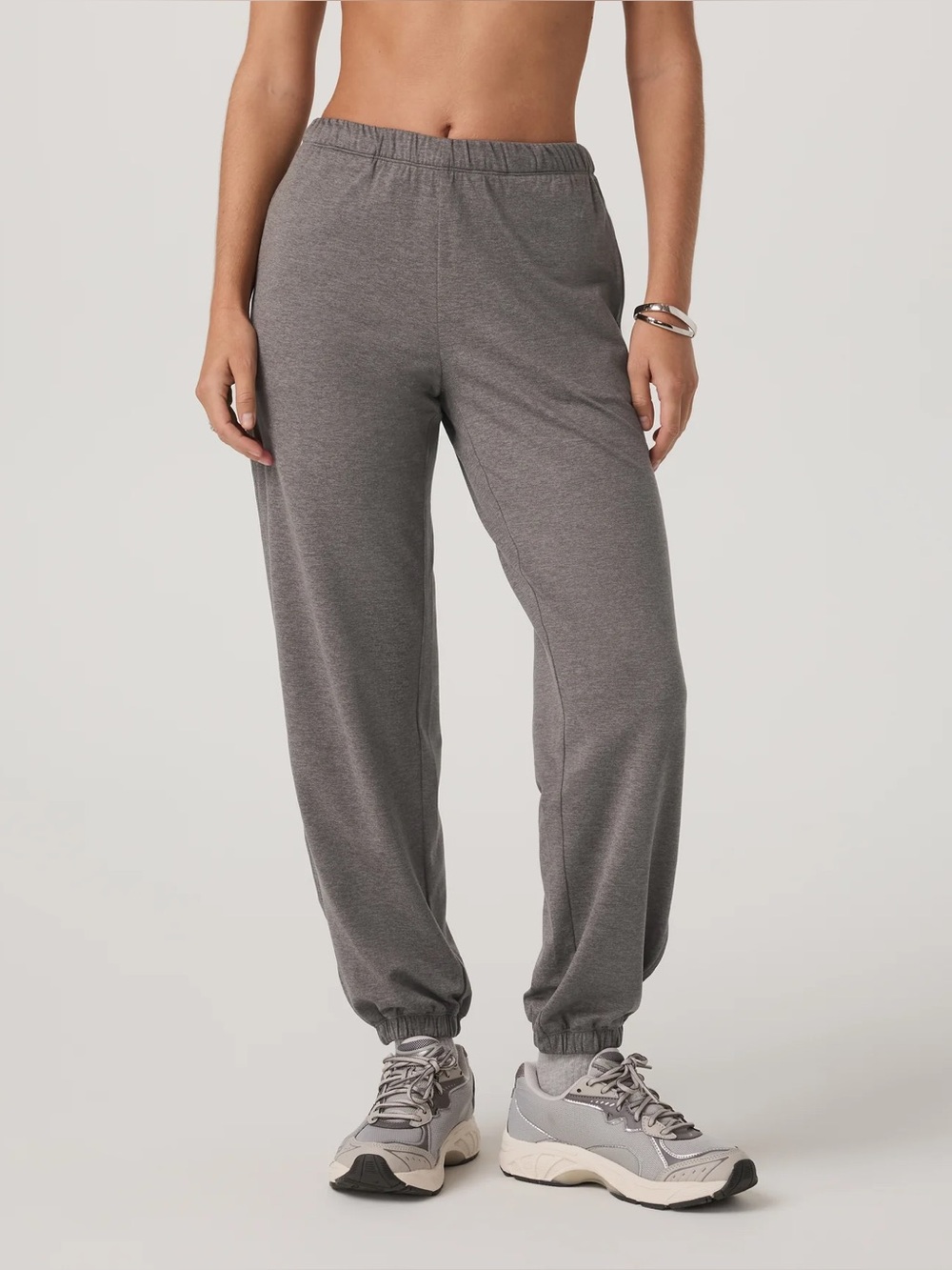 Vuori Halo Modern Sweatpant Jogger in Chia Heather - M